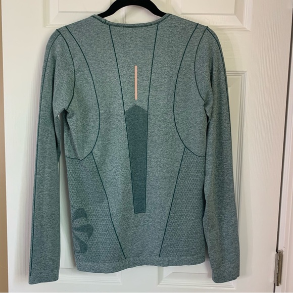 Nike Dri-fit Long Sleeve Athletic Top, size M - Picture 5 of 6